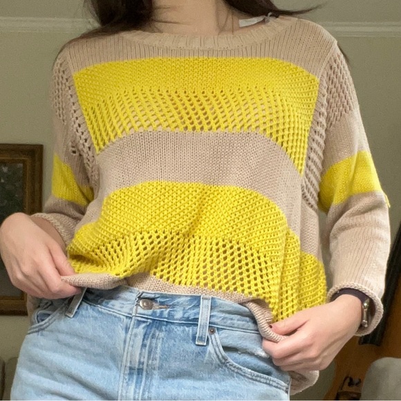 Tan and yellow sweater - Picture 4 of 6